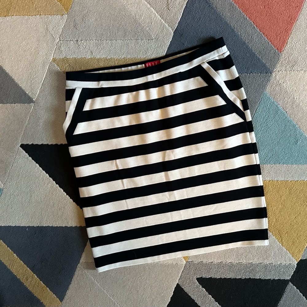 Fun stretch knee-length skirt